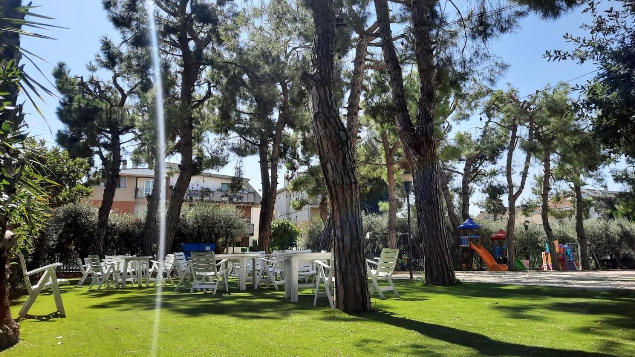 סן בנדטו דל טרנטו Hotel Pineta מראה חיצוני תמונה